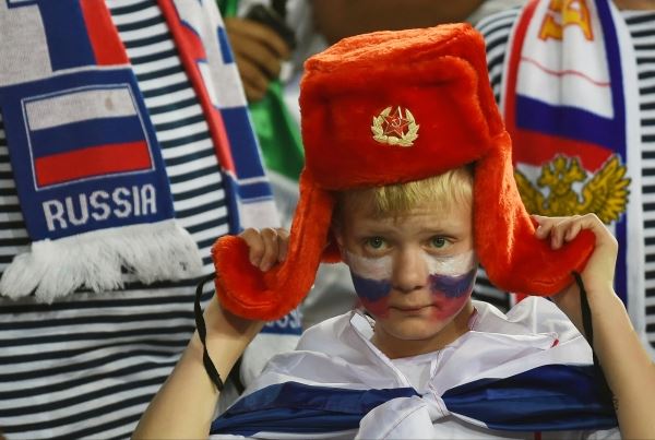 Фотограф из России разрывает мировые конкурсы. Это она поймала пустой взгляд Месси рядом с Кубком мира