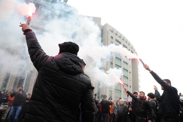 Турция ввела Fan ID после волнений 2013 года. Спонсоры уходили, фанаты протестовали, но потом все смирились