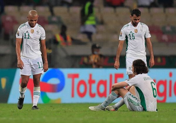 Кубок Африки – еще и турнир колдунов. Алжирцы поливали поле по периметру, а в 2021-м кто-то подложил на поле летучую мышь