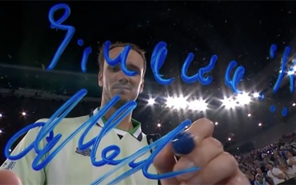 <br />
                        Даниил Медведев - о надписи "siuuu" на камере: Подумал: "Все же так делают, значит и я это напишу"                    