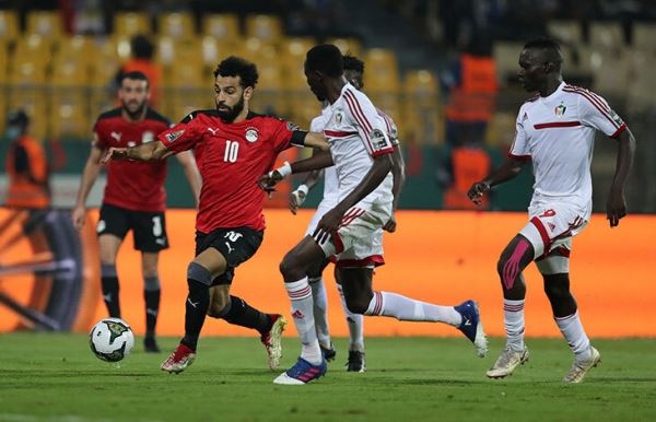 Закрываем групповой этап Кубка Африки: Алжир и Гана едут домой, Коморы и Гамбия – в плей-офф, Камерун забивает за всех