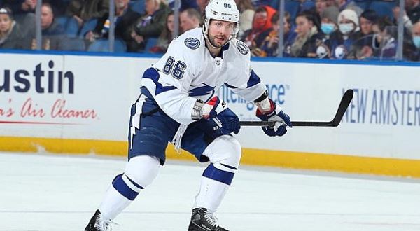 Никита Кучеров признан первой звездой дня в НХЛ