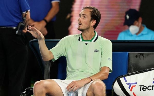 <br />
                        Американский журналист: Медведев заслужил ярлык грубияна, в финале Australian Open он был совершенно прав                    