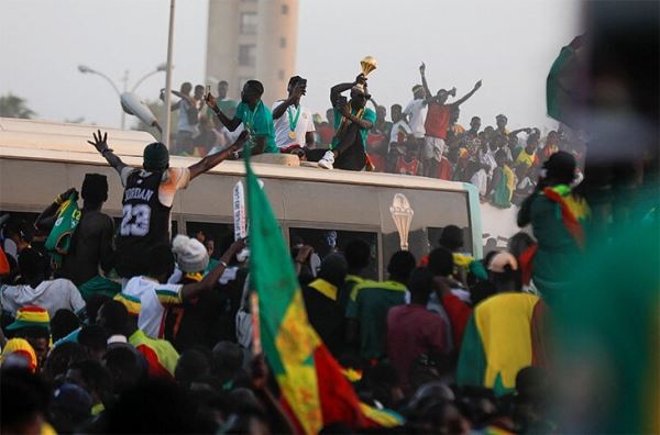 🇸🇳🇸🇳🇸🇳 Сенегал – это счастье. В стране официально праздник, Дакар встретил сборную толпами и утопил в любви